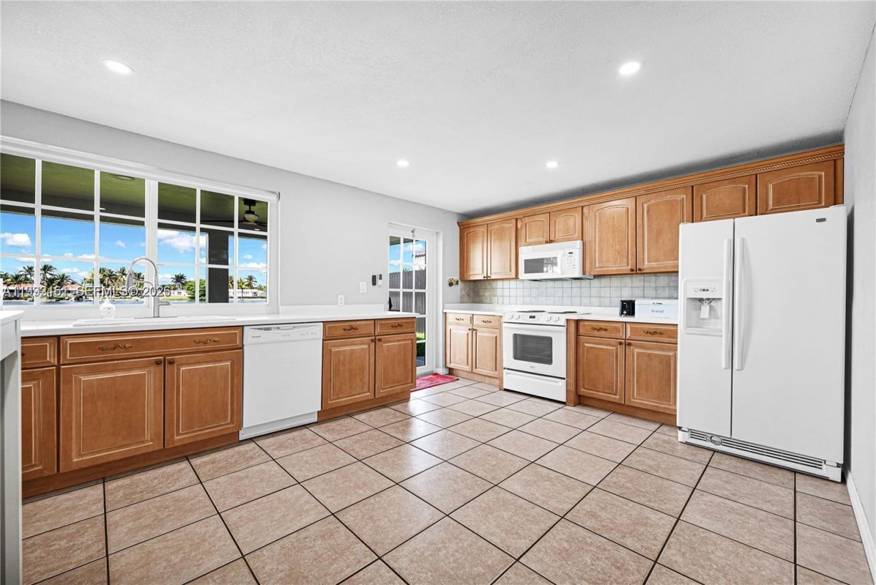 18400 NW 78th Ave , Hialeah, FL 33015 Photo