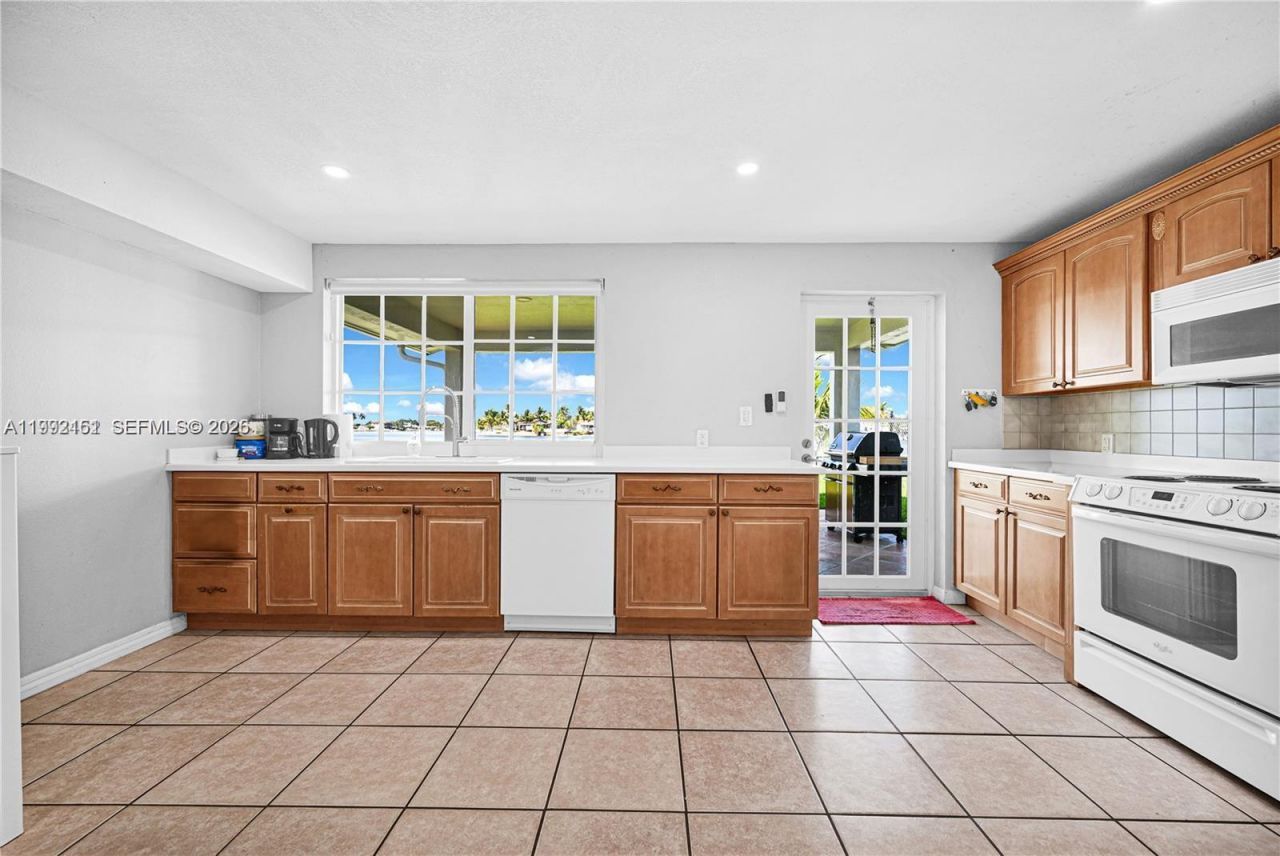 18400 NW 78th Ave , Hialeah, FL 33015 Photo