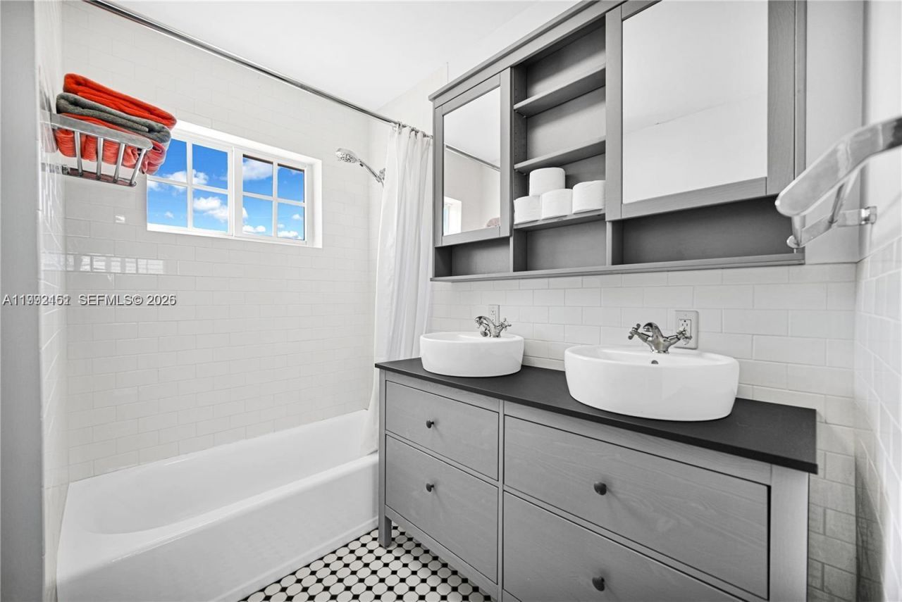 18400 NW 78th Ave , Hialeah, FL 33015 Photo