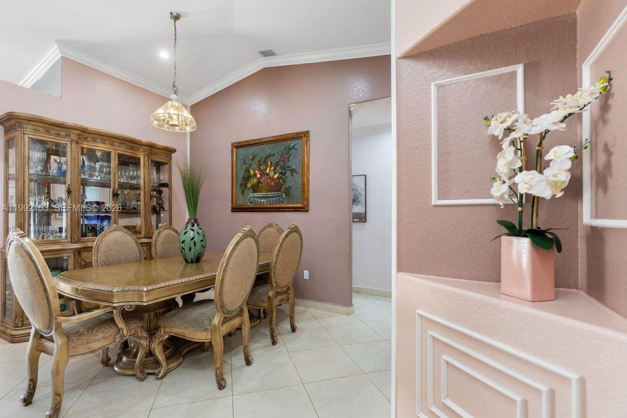 7929 NW 200th Ter, Hialeah, FL 33015 Photo