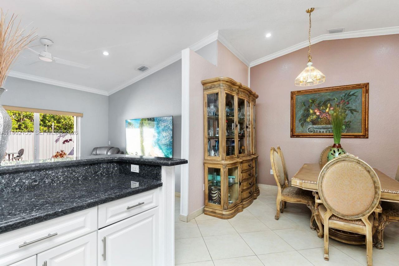 7929 NW 200th Ter, Hialeah, FL 33015 Photo