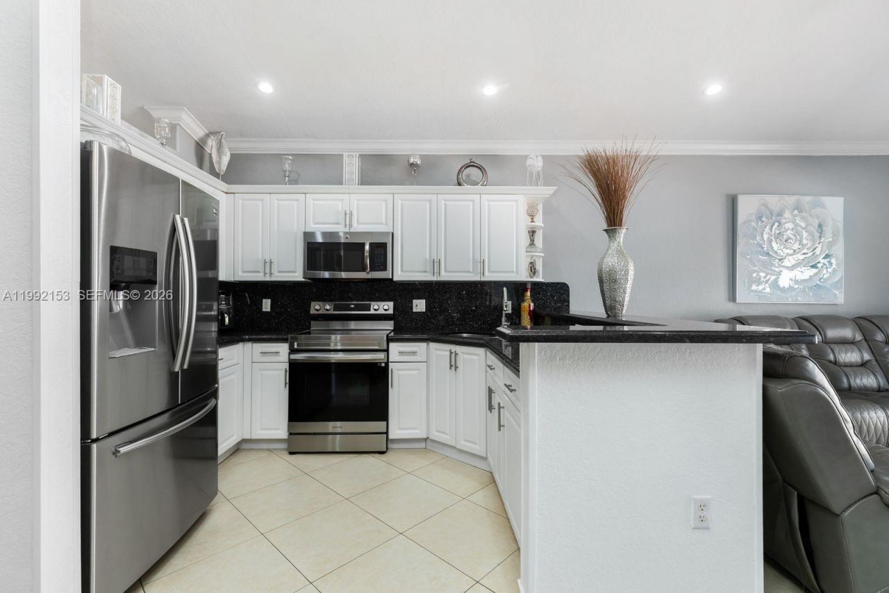 7929 NW 200th Ter, Hialeah, FL 33015 Photo