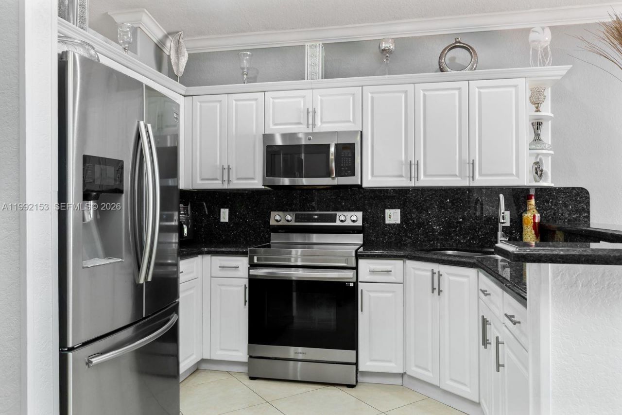 7929 NW 200th Ter, Hialeah, FL 33015 Photo