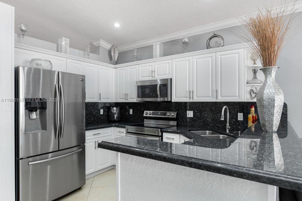 7929 NW 200th Ter, Hialeah, FL 33015 Photo