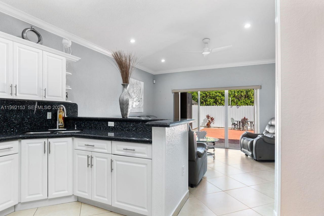 7929 NW 200th Ter, Hialeah, FL 33015 Photo