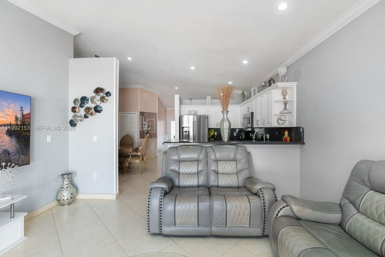 7929 NW 200th Ter, Hialeah, FL 33015 Photo