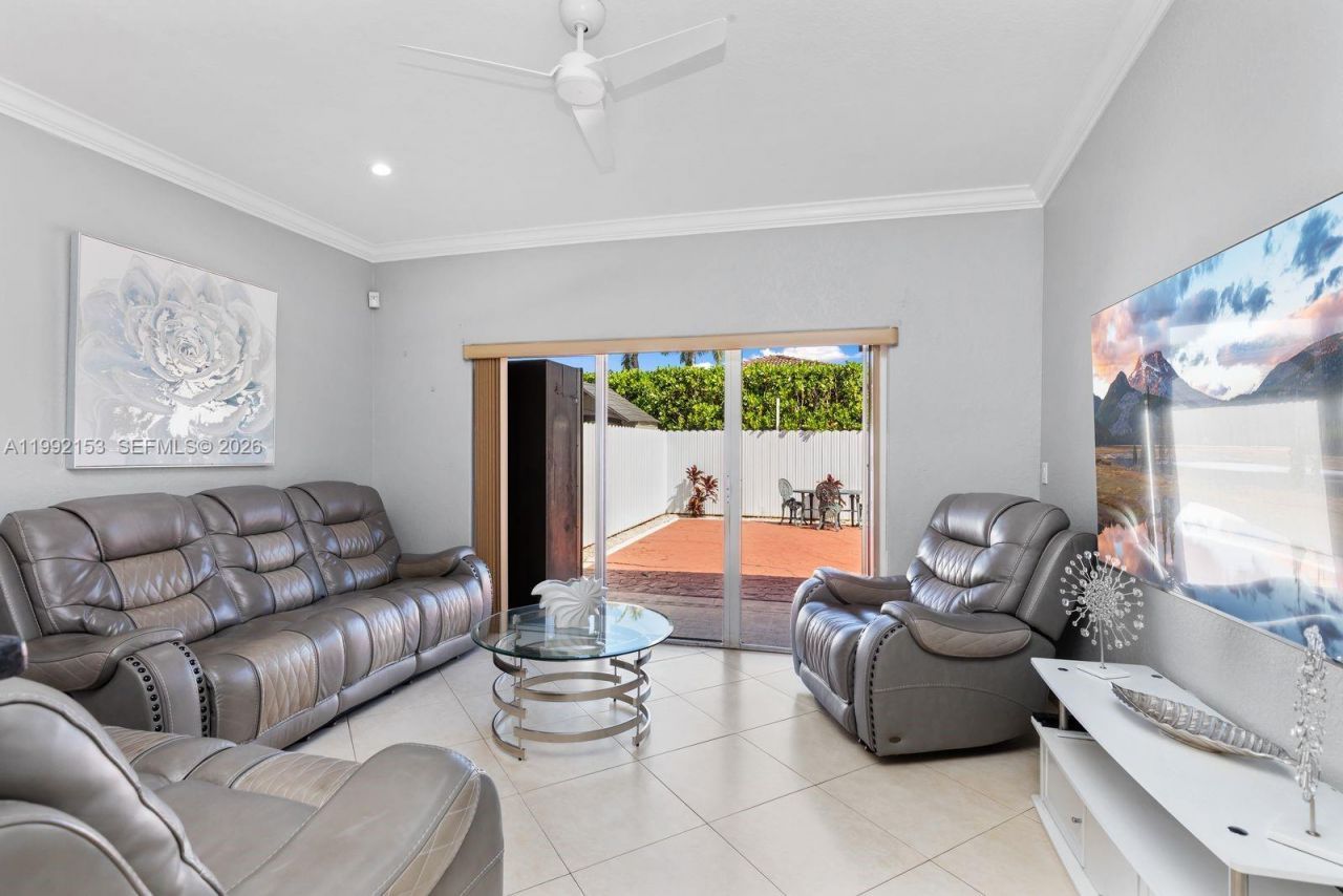 7929 NW 200th Ter, Hialeah, FL 33015 Photo