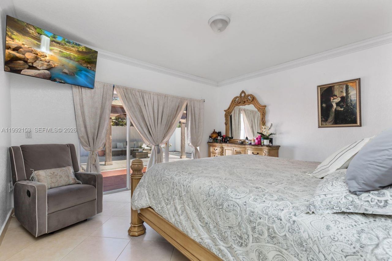 7929 NW 200th Ter, Hialeah, FL 33015 Photo