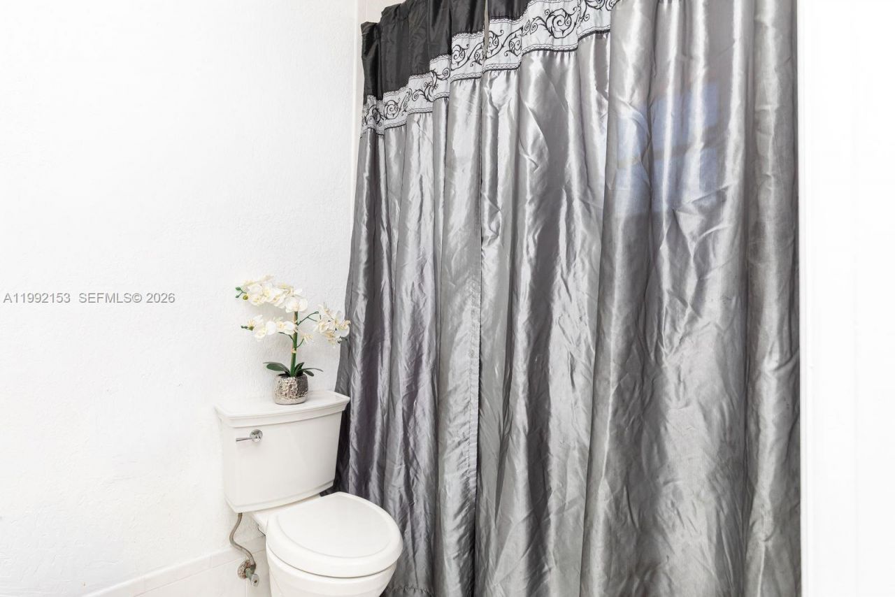 7929 NW 200th Ter, Hialeah, FL 33015 Photo