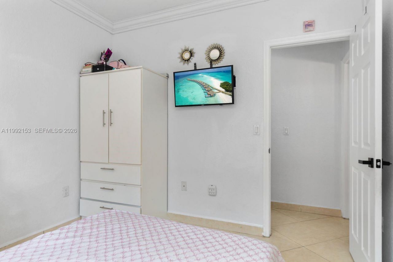 7929 NW 200th Ter, Hialeah, FL 33015 Photo