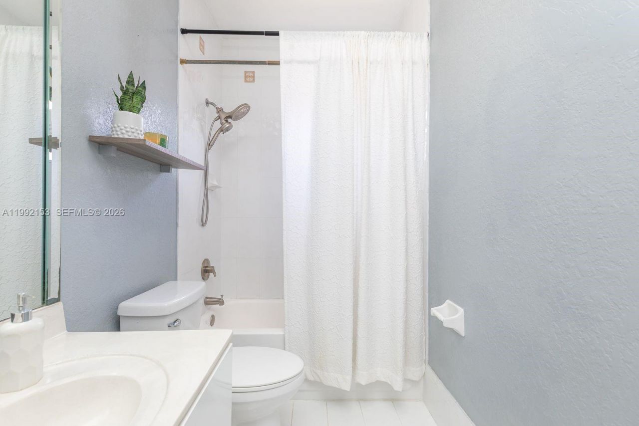 7929 NW 200th Ter, Hialeah, FL 33015 Photo