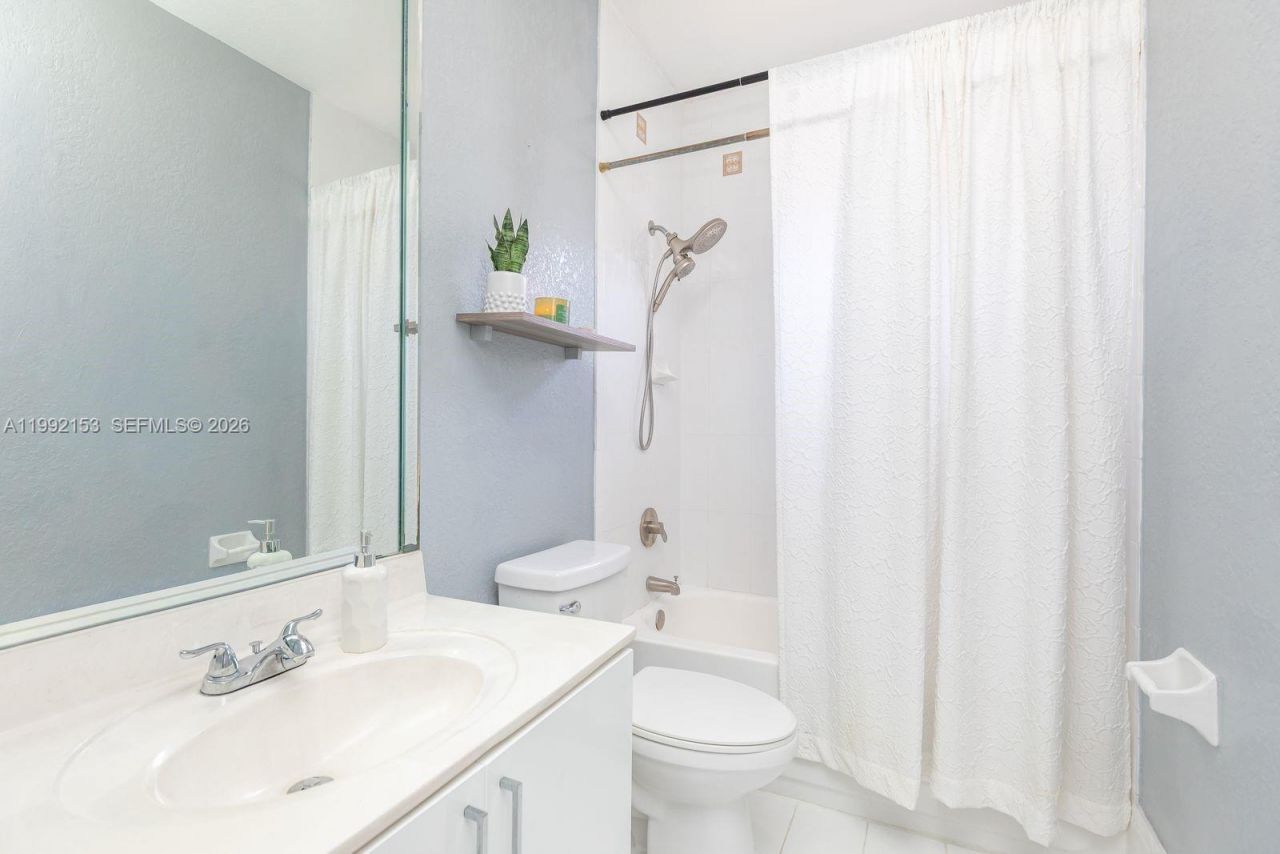 7929 NW 200th Ter, Hialeah, FL 33015 Photo