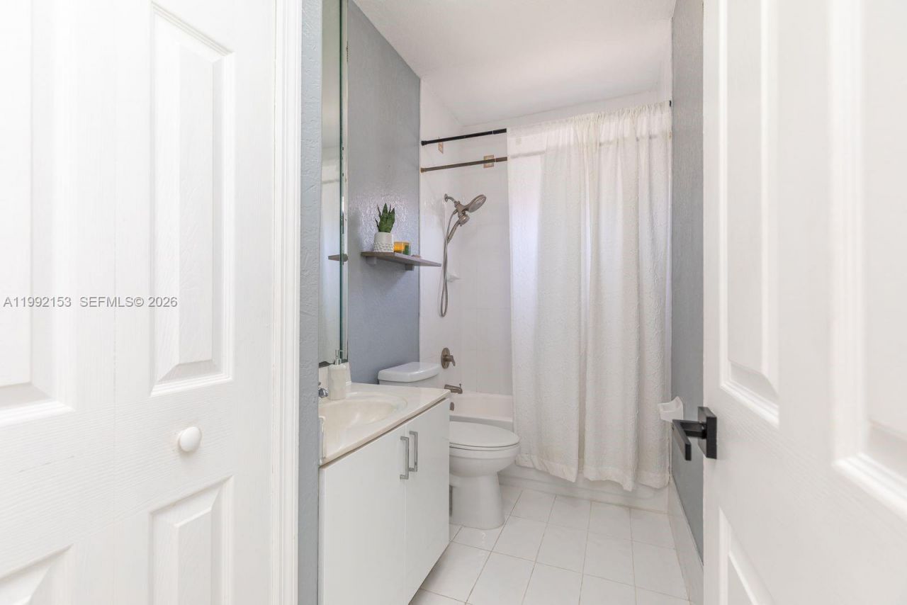 7929 NW 200th Ter, Hialeah, FL 33015 Photo