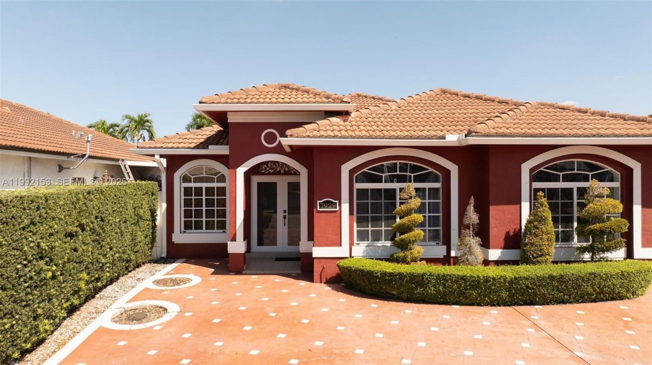 7929 NW 200th Ter, Hialeah, FL 33015 Photo