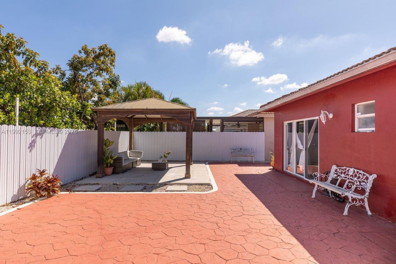 7929 NW 200th Ter, Hialeah, FL 33015 Photo