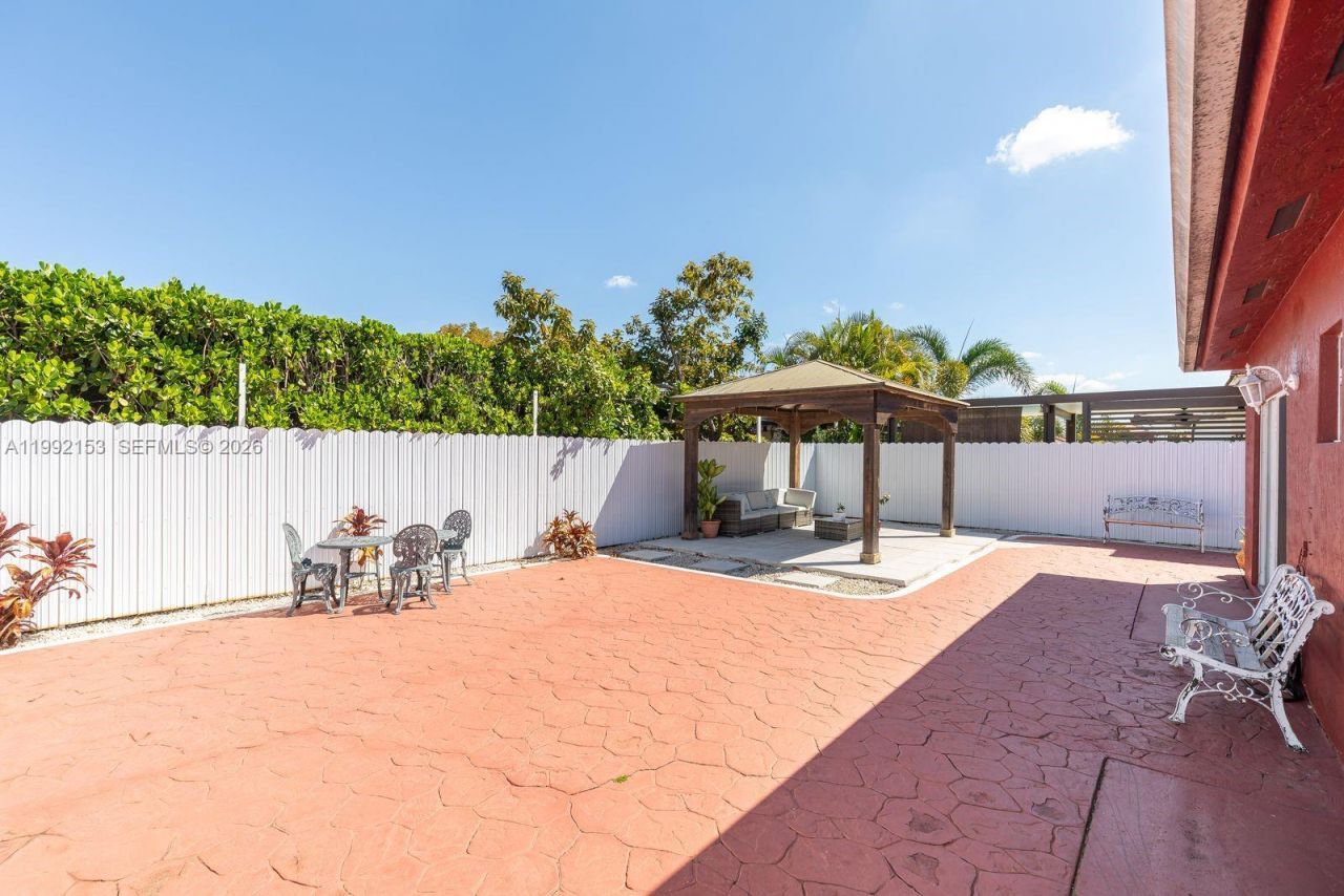 7929 NW 200th Ter, Hialeah, FL 33015 Photo
