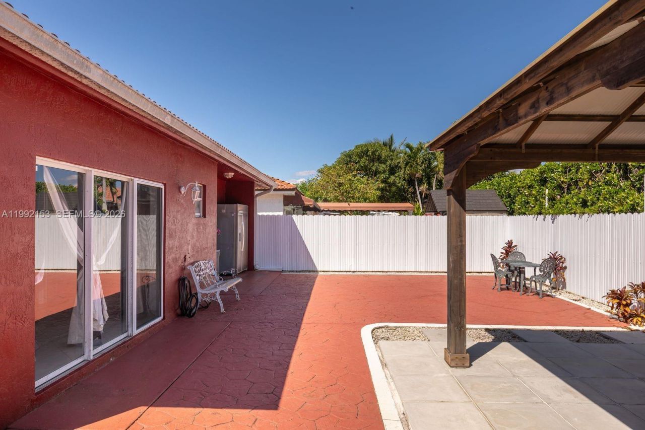 7929 NW 200th Ter, Hialeah, FL 33015 Photo