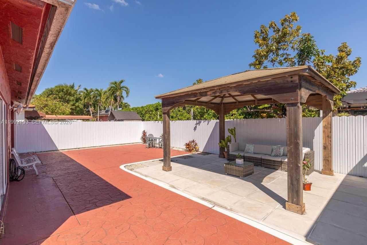 7929 NW 200th Ter, Hialeah, FL 33015 Photo