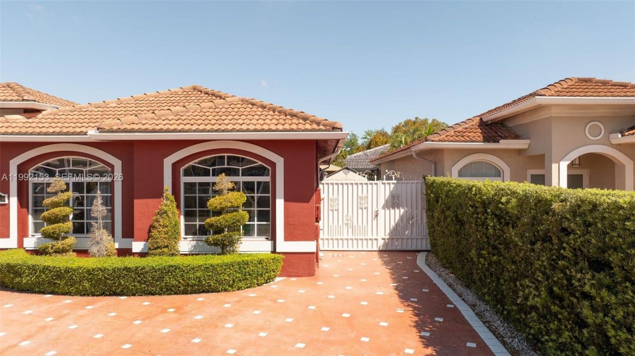 7929 NW 200th Ter, Hialeah, FL 33015 Photo