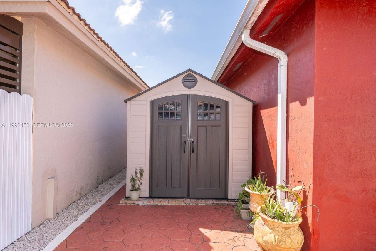 7929 NW 200th Ter, Hialeah, FL 33015 Photo