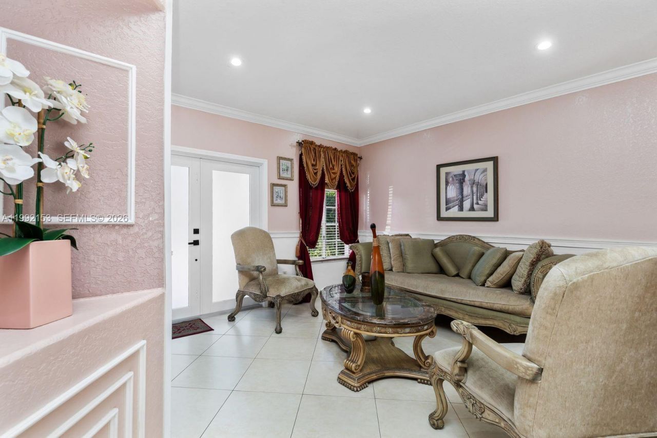 7929 NW 200th Ter, Hialeah, FL 33015 Photo