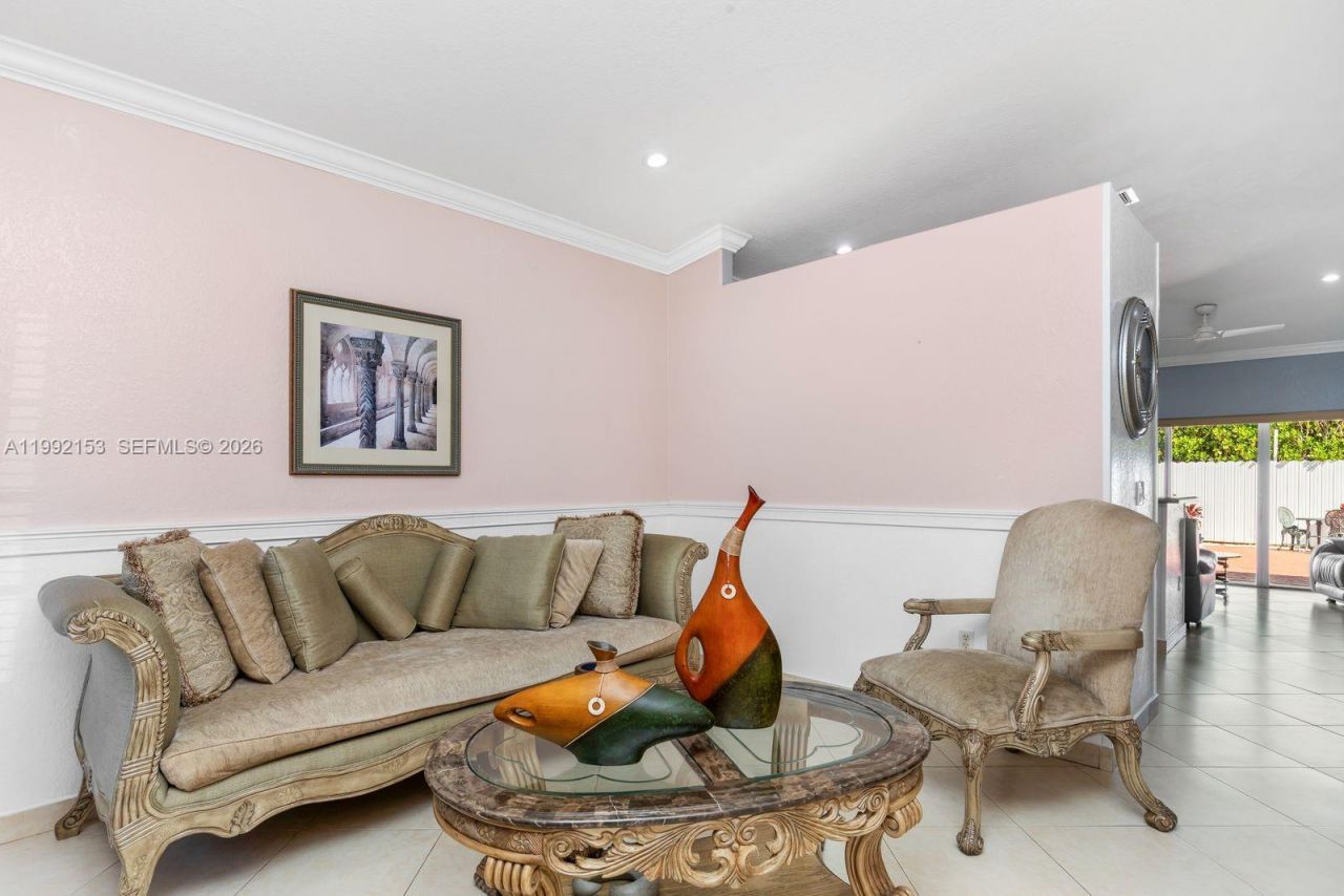 7929 NW 200th Ter, Hialeah, FL 33015 Photo