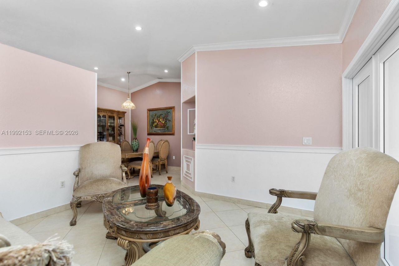 7929 NW 200th Ter, Hialeah, FL 33015 Photo