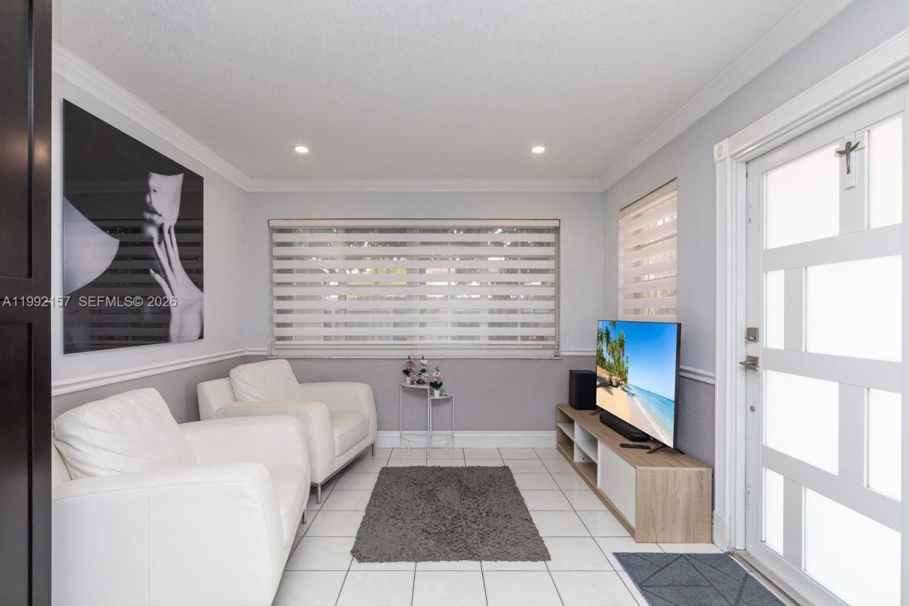 1261 W 43rd Pl, Hialeah, FL 33012 Photo