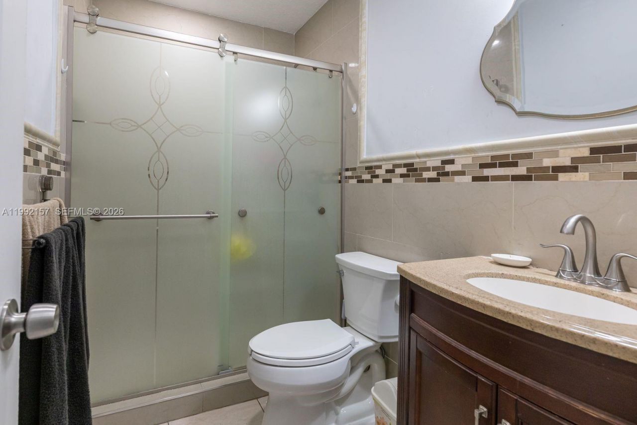 1261 W 43rd Pl, Hialeah, FL 33012 Photo