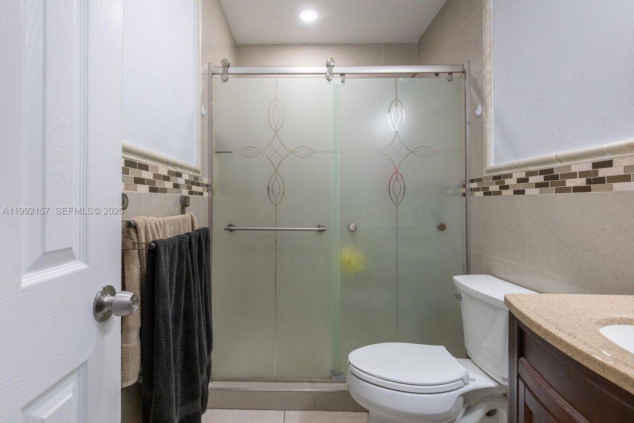 1261 W 43rd Pl, Hialeah, FL 33012 Photo