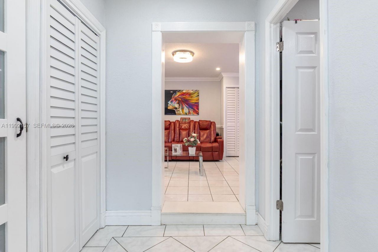 1261 W 43rd Pl, Hialeah, FL 33012 Photo