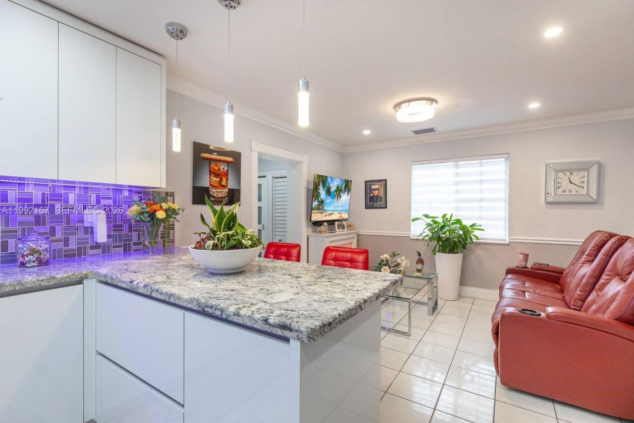 1261 W 43rd Pl, Hialeah, FL 33012 Photo