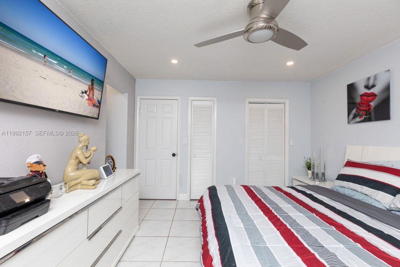 1261 W 43rd Pl, Hialeah, FL 33012 Photo