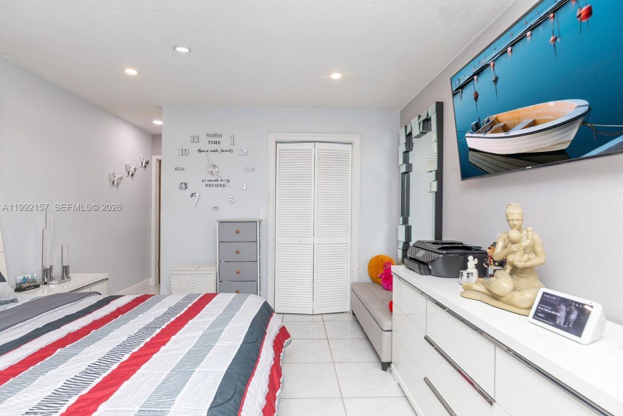 1261 W 43rd Pl, Hialeah, FL 33012 Photo