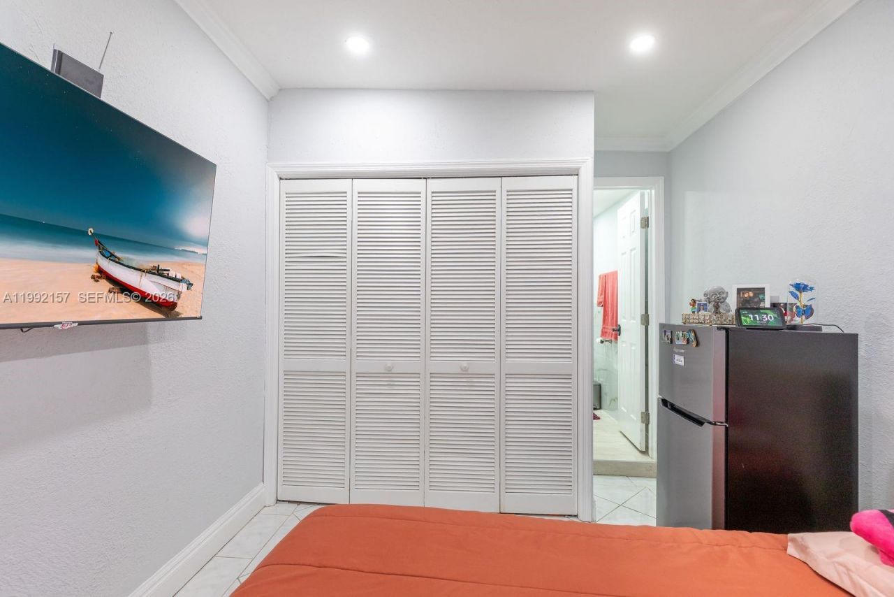 1261 W 43rd Pl, Hialeah, FL 33012 Photo