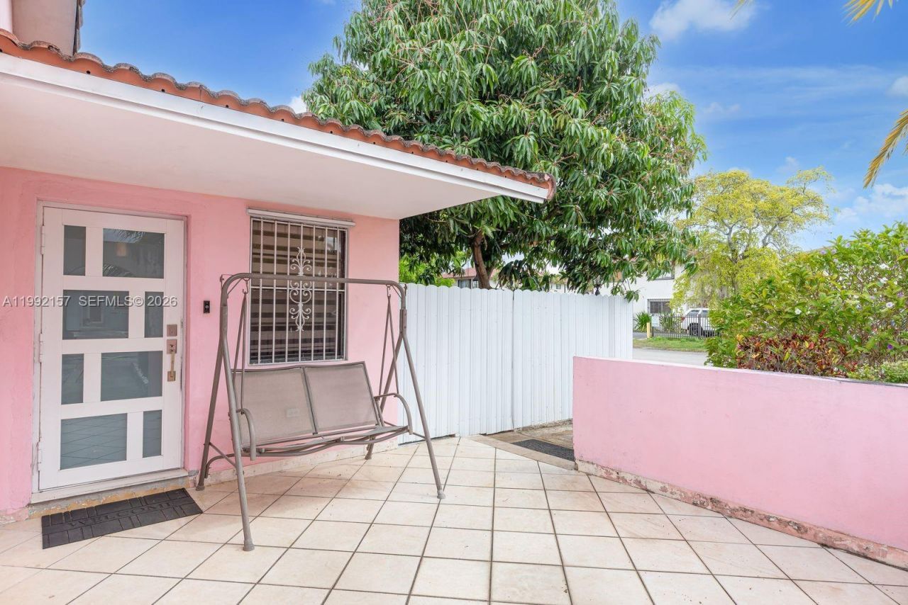 1261 W 43rd Pl, Hialeah, FL 33012 Photo