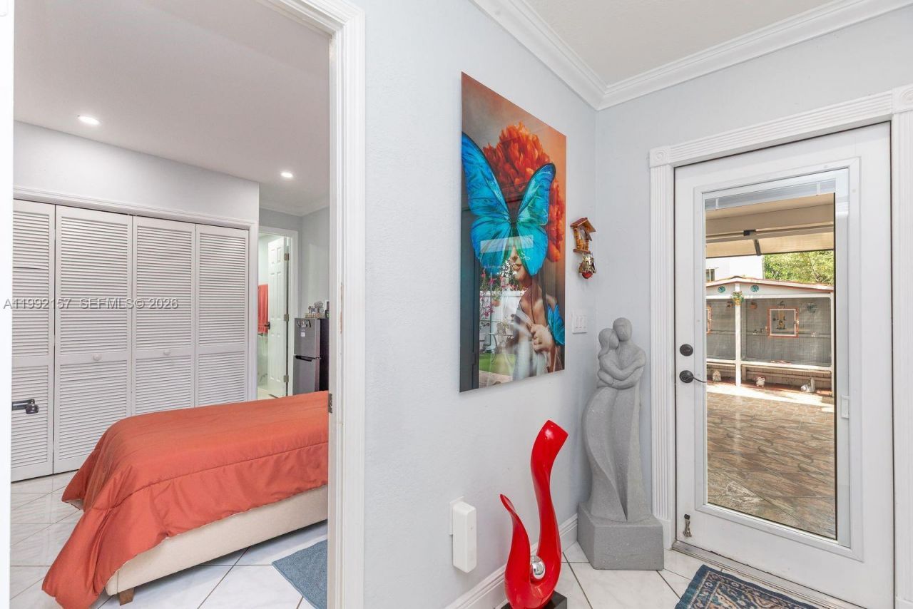 1261 W 43rd Pl, Hialeah, FL 33012 Photo