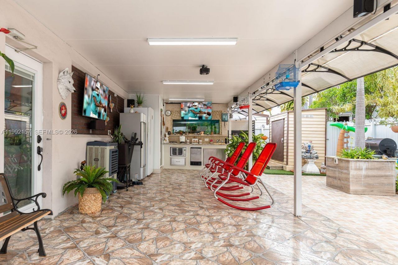 1261 W 43rd Pl, Hialeah, FL 33012 Photo