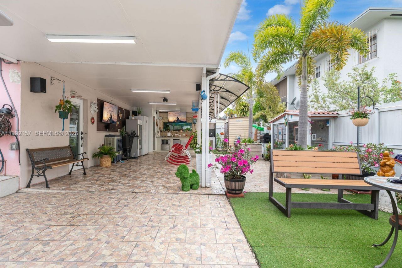 1261 W 43rd Pl, Hialeah, FL 33012 Photo