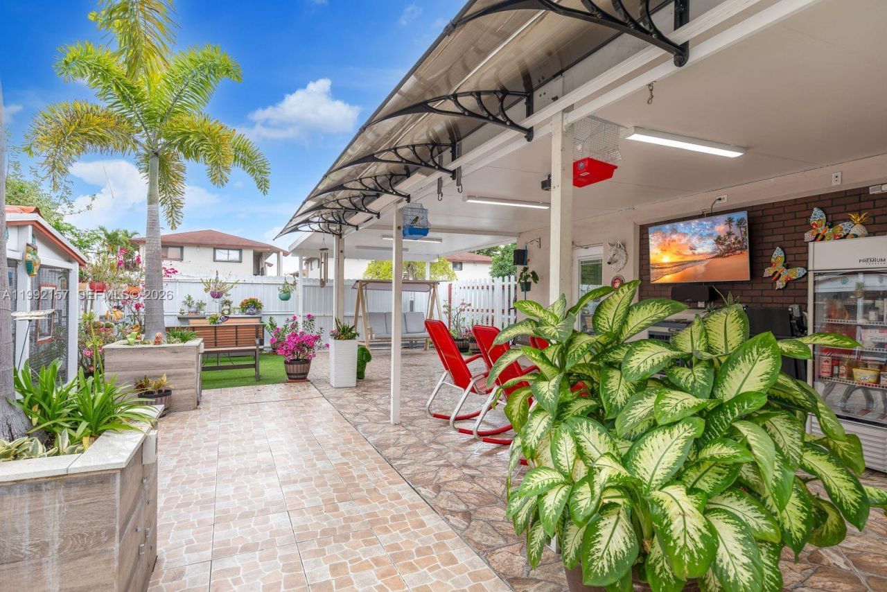 1261 W 43rd Pl, Hialeah, FL 33012 Photo