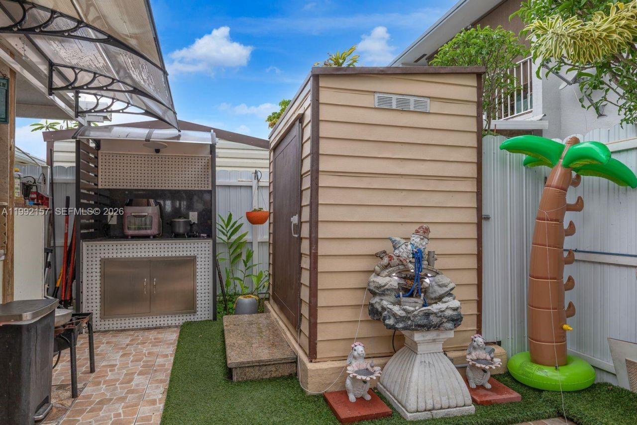 1261 W 43rd Pl, Hialeah, FL 33012 Photo