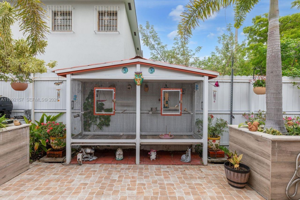 1261 W 43rd Pl, Hialeah, FL 33012 Photo