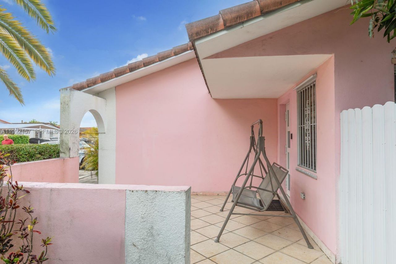 1261 W 43rd Pl, Hialeah, FL 33012 Photo