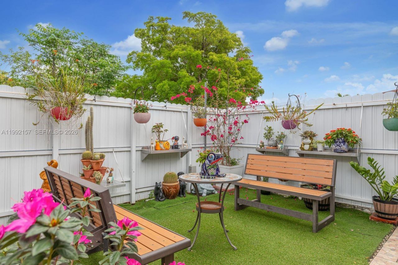 1261 W 43rd Pl, Hialeah, FL 33012 Photo