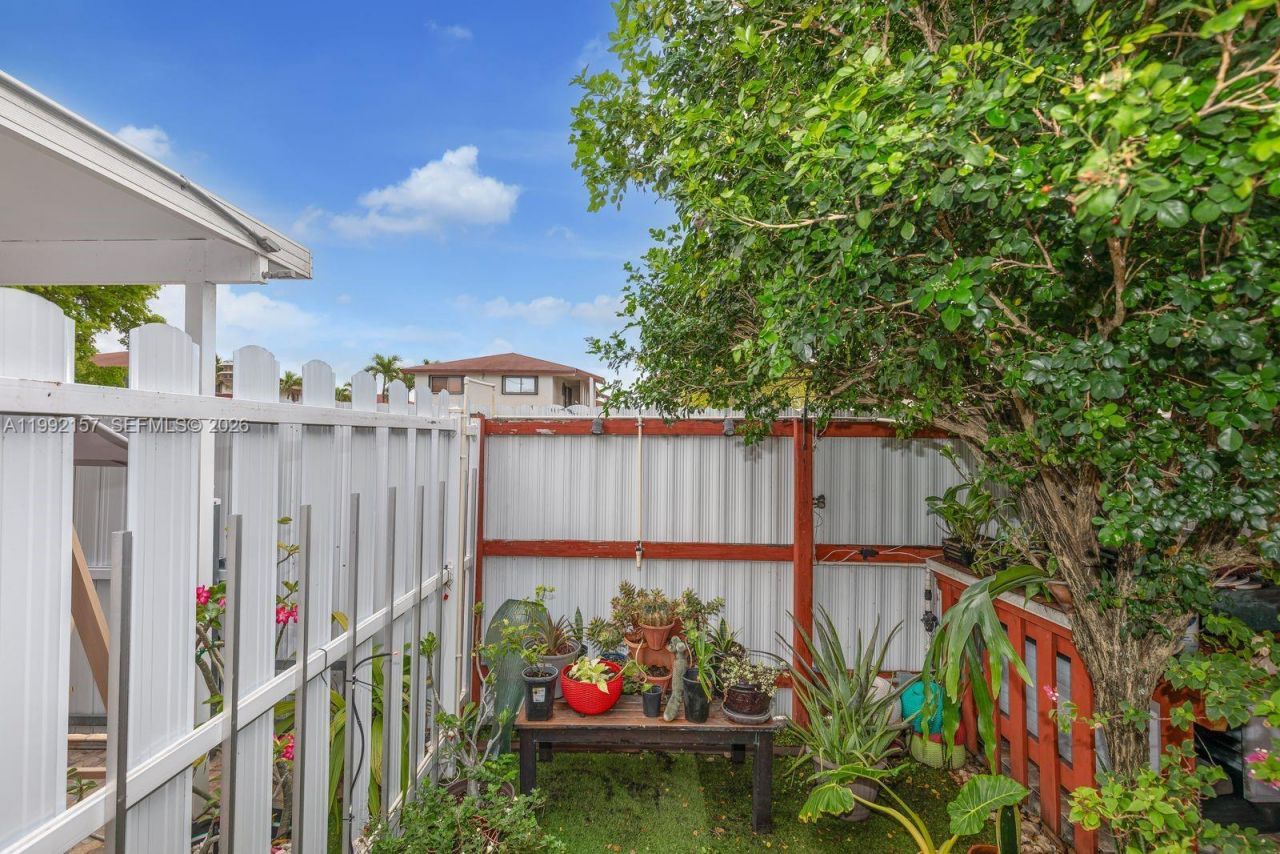 1261 W 43rd Pl, Hialeah, FL 33012 Photo