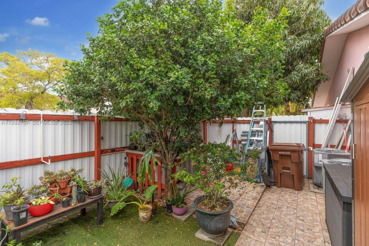 1261 W 43rd Pl, Hialeah, FL 33012 Photo