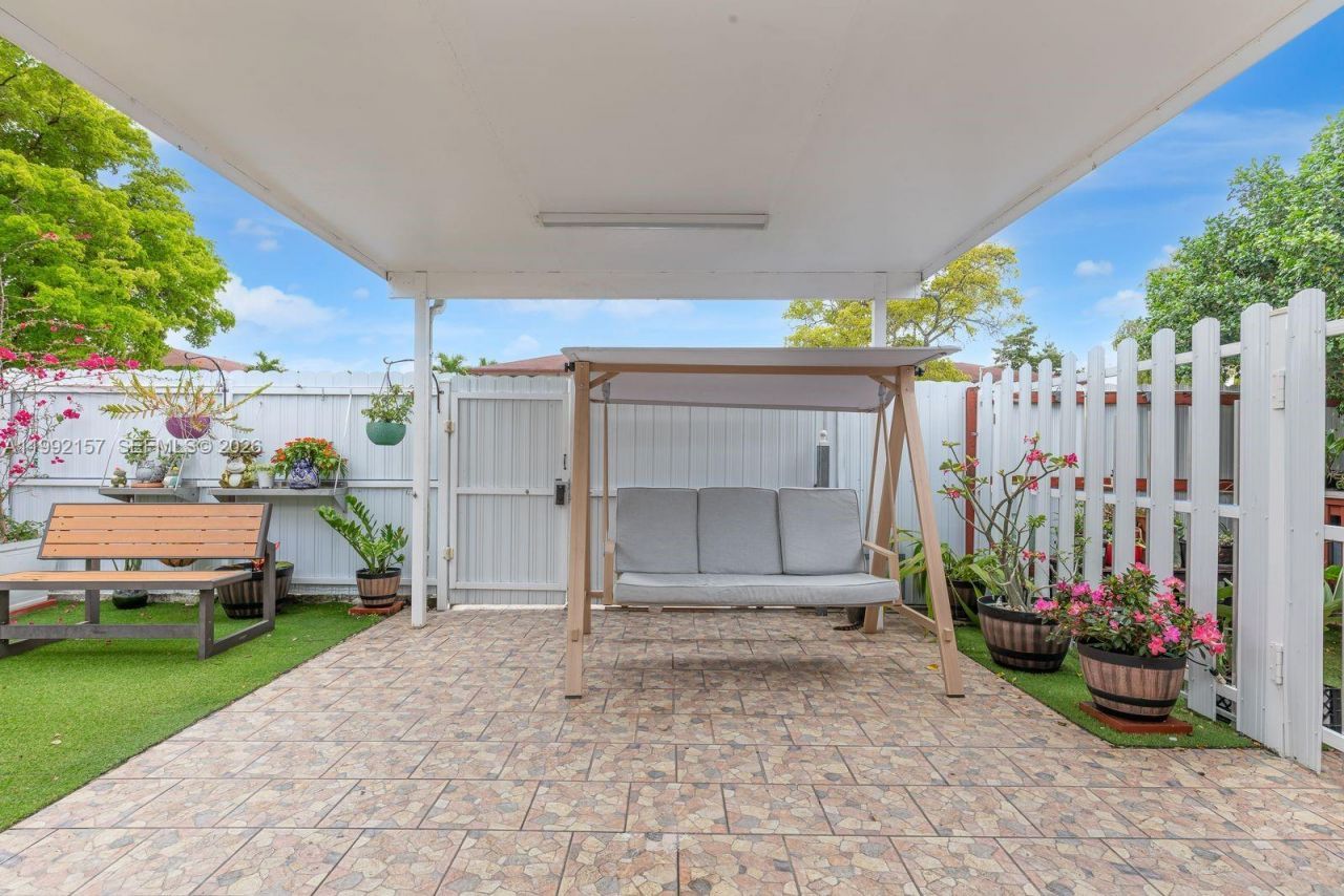 1261 W 43rd Pl, Hialeah, FL 33012 Photo