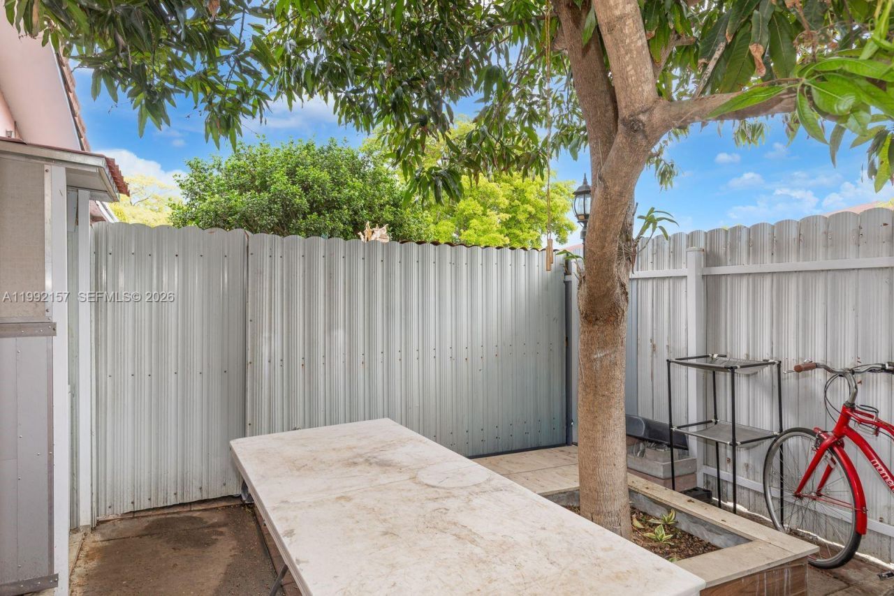 1261 W 43rd Pl, Hialeah, FL 33012 Photo