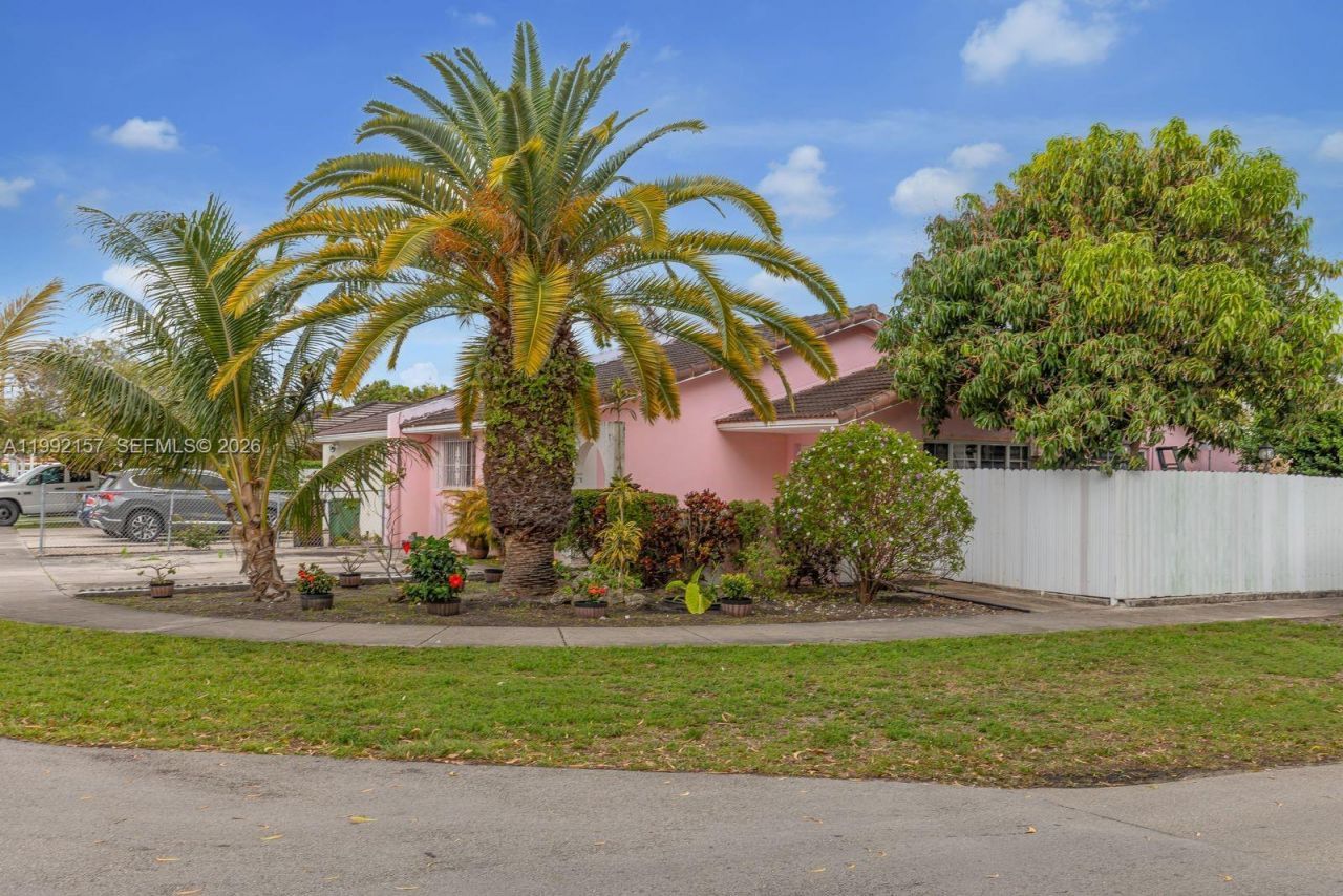 1261 W 43rd Pl, Hialeah, FL 33012 Photo