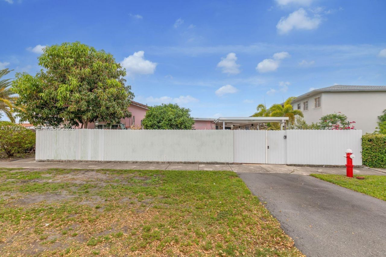 1261 W 43rd Pl, Hialeah, FL 33012 Photo